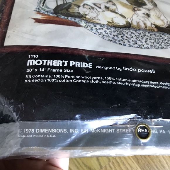 1978 DIMENSIONS Siamese cat large needlepoint stitch kit mother and baby kittens - Picture 2 of 4